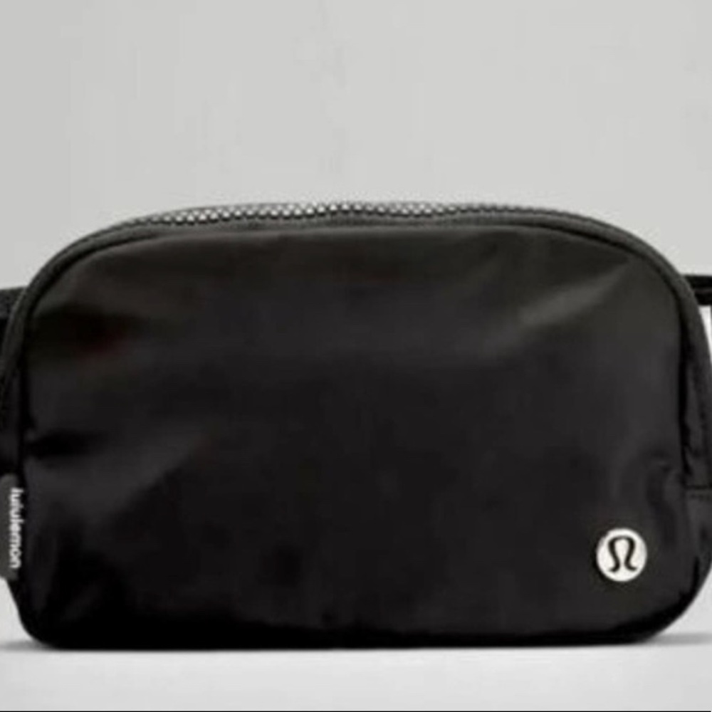 NWT Lululemon Everywhere Belt Bag Black/White Logo